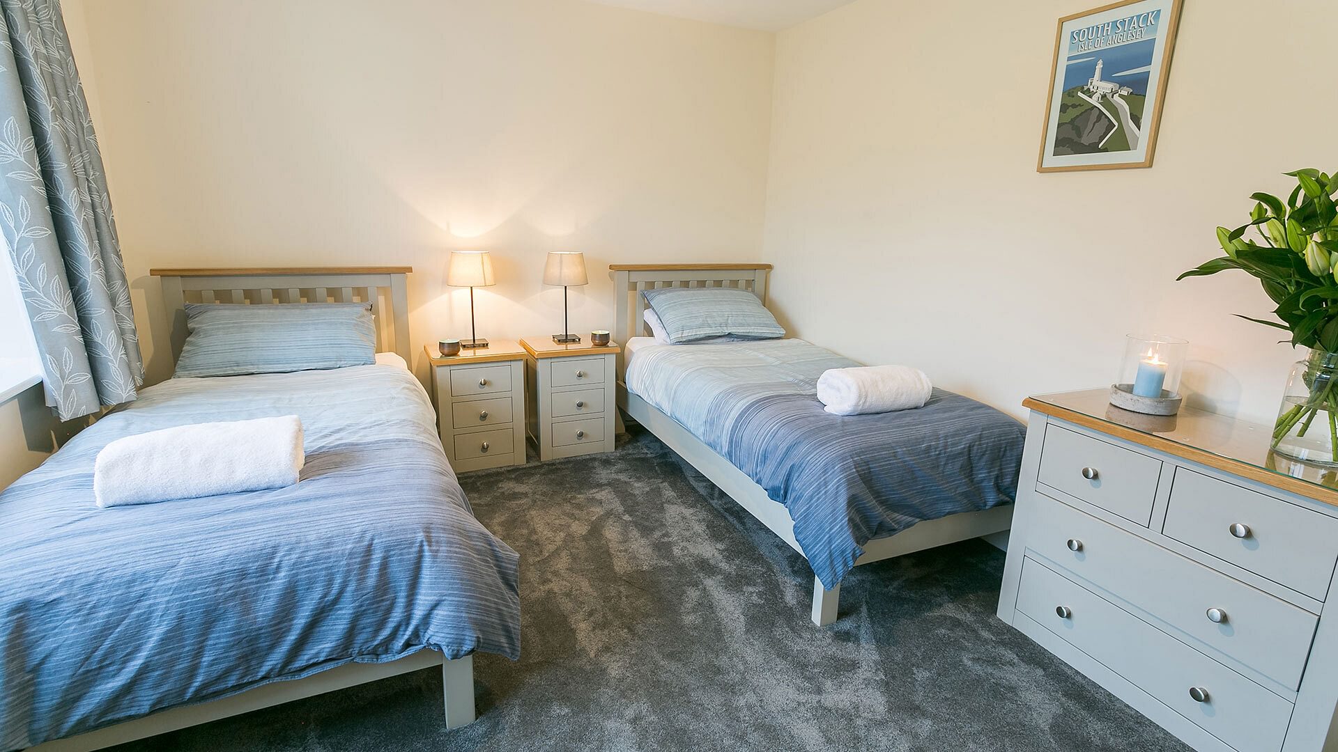 1 Trem Y Mor Moelfre Anglesey ground floor twin bedroom 2 1920x1080