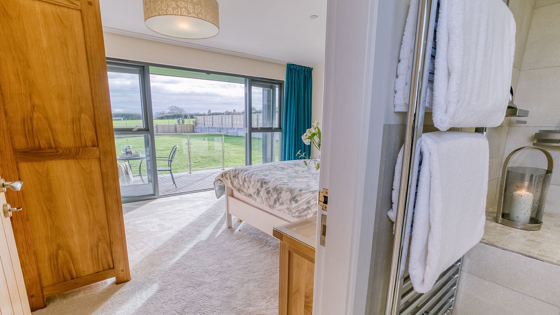 1 Trem Y Mor Moelfre Anglesey king bedroom ensuite 5 1920x1080