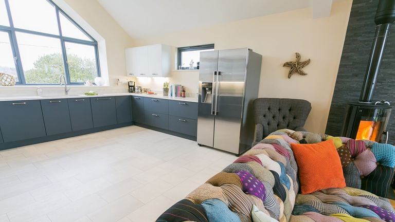 1 Trem Y Mor Moelfre Anglesey living area kitchen 2 1920x1080