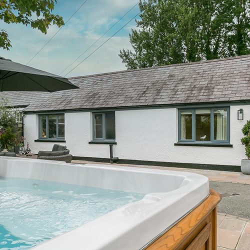 2 Olinda Cottages Rating Row Beaumaris Anglesey LL588 AF hottub too 1920x1080