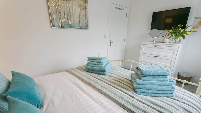 45 Bryn Lane Beaumaris Anglesey bedroom 1920x1080