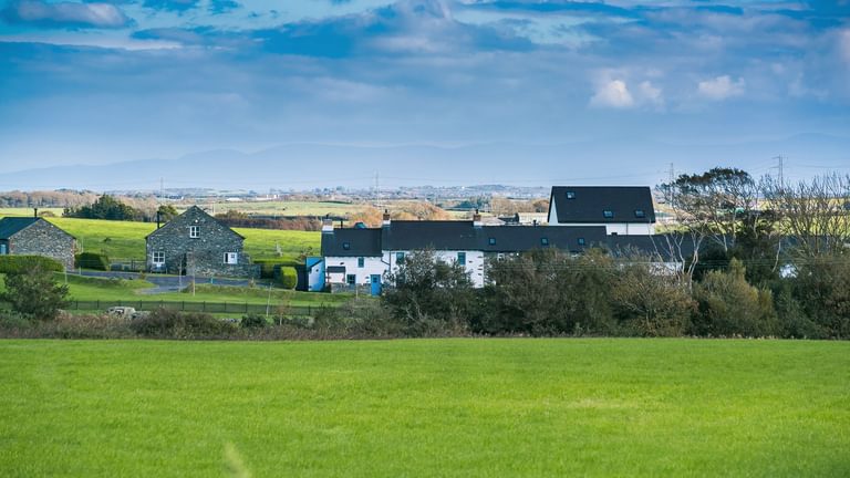 5 Clifiog Lon Spencer Valley Anglesey LL653 AB distant 1920x1080