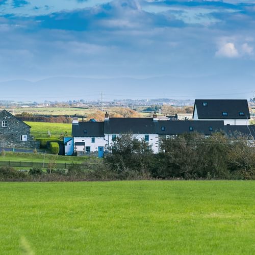 5 Clifiog Lon Spencer Valley Anglesey LL653 AB distant 1920x1080