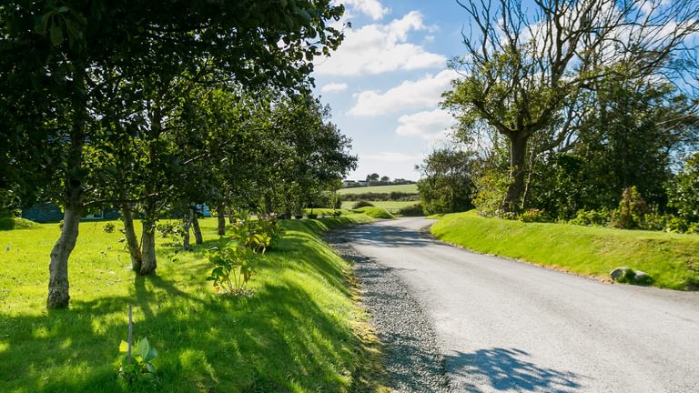 5 Clifiog Lon Spencer Valley Anglesey LL653 AB entrance 1920x1080