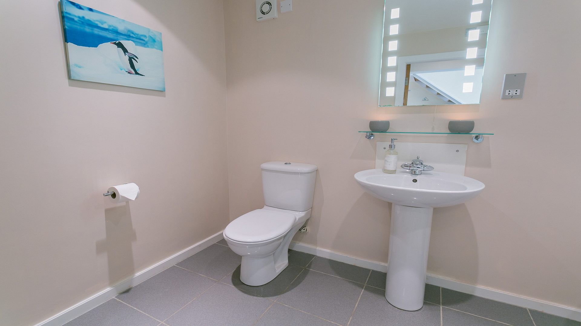 5 The Quay Red Wharf Bay Anglesey LL75 8 RJ foyer bathroom 1920x1080