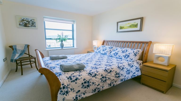 5 The Quay Red Wharf Bay Anglesey LL75 8 RJ foyer bedroom 1920x1080