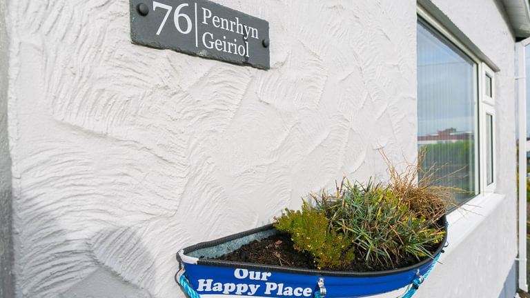 76 Penrhyn Geiriol Trearddur Bay Anglesey boat planter 1920x1080