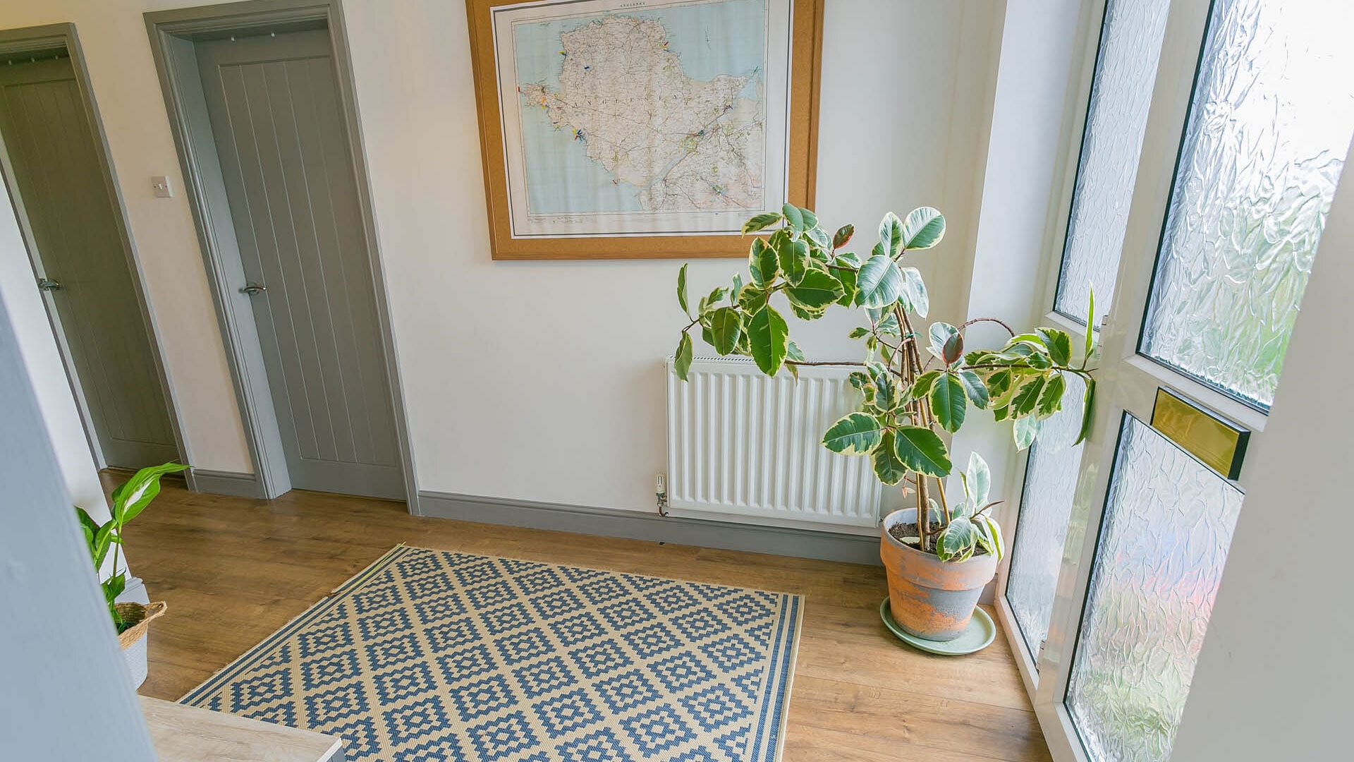 76 Penrhyn Geiriol Trearddur Bay Anglesey entrance hallway 2 1920x1080