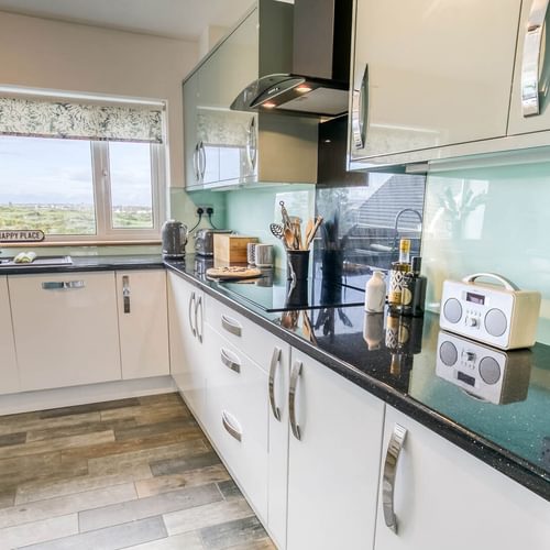 76 Penrhyn Geiriol Trearddur Bay Anglesey kitchen 4 1920x1080