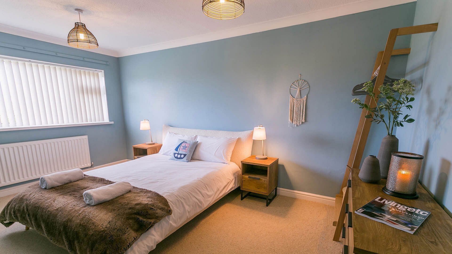 76 Penrhyn Geiriol Trearddur Bay Anglesey king bedroom 5 1920x1080