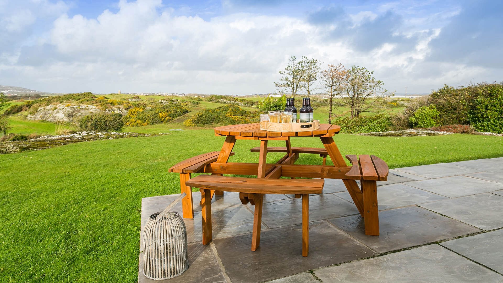 76 Penrhyn Geiriol Trearddur Bay Anglesey patio 1920x1080