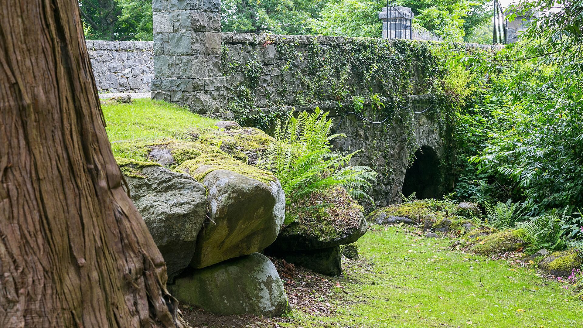 Cae Mab Dafydd Llanfairfechan Conwy driveway bridge 1920x1080