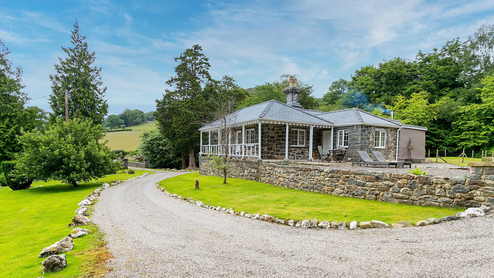 Cae Mab Dafydd Llanfairfechan Conwy view of cottage 1920x1080