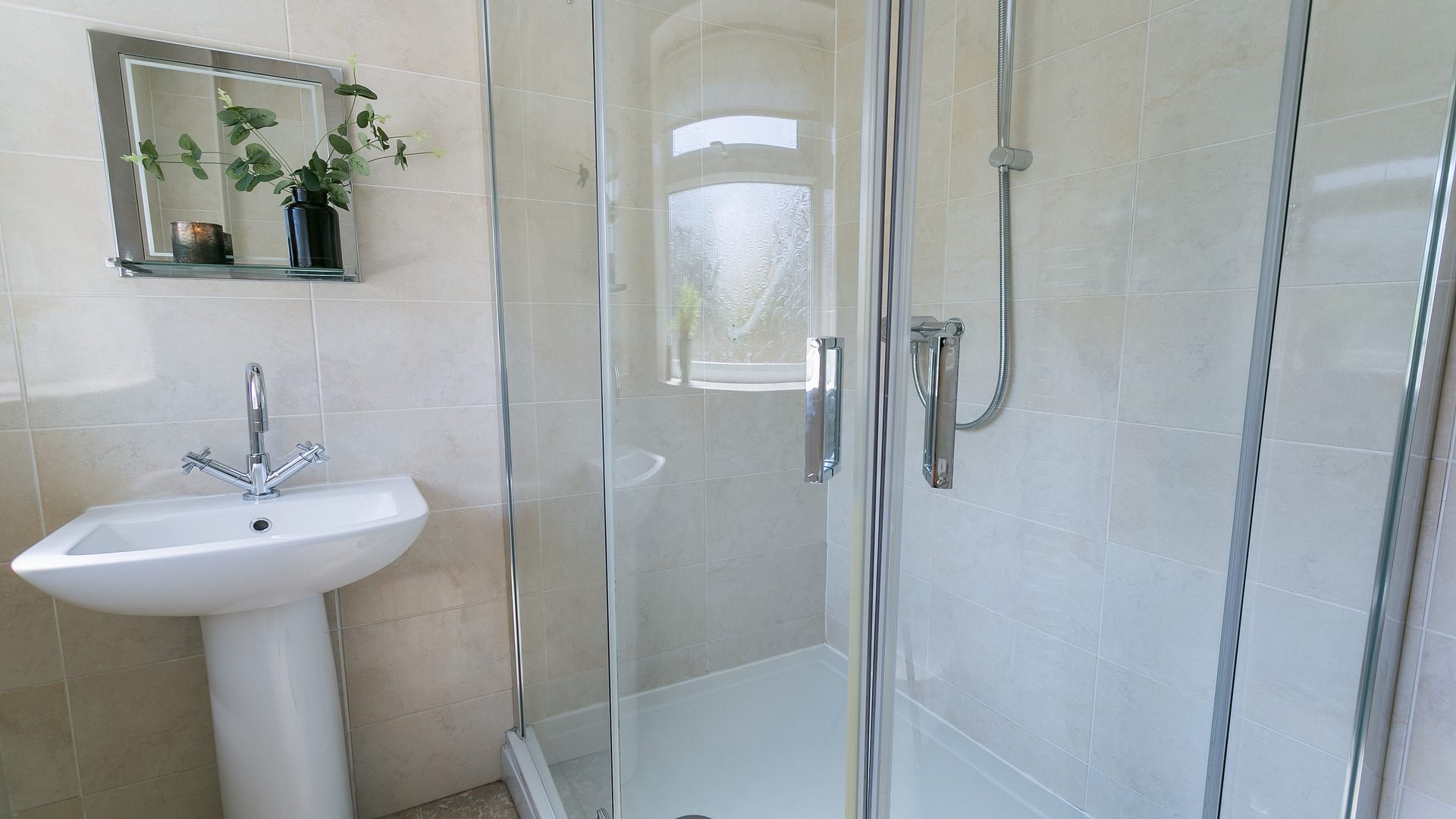 Cae Calch Morfa Nefyn Gwynedd LL536 BB bathroom 1920x1080