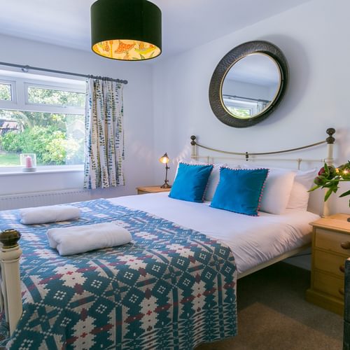 Cae Calch Morfa Nefyn Gwynedd LL536 BB blue bedroom 1920x1080