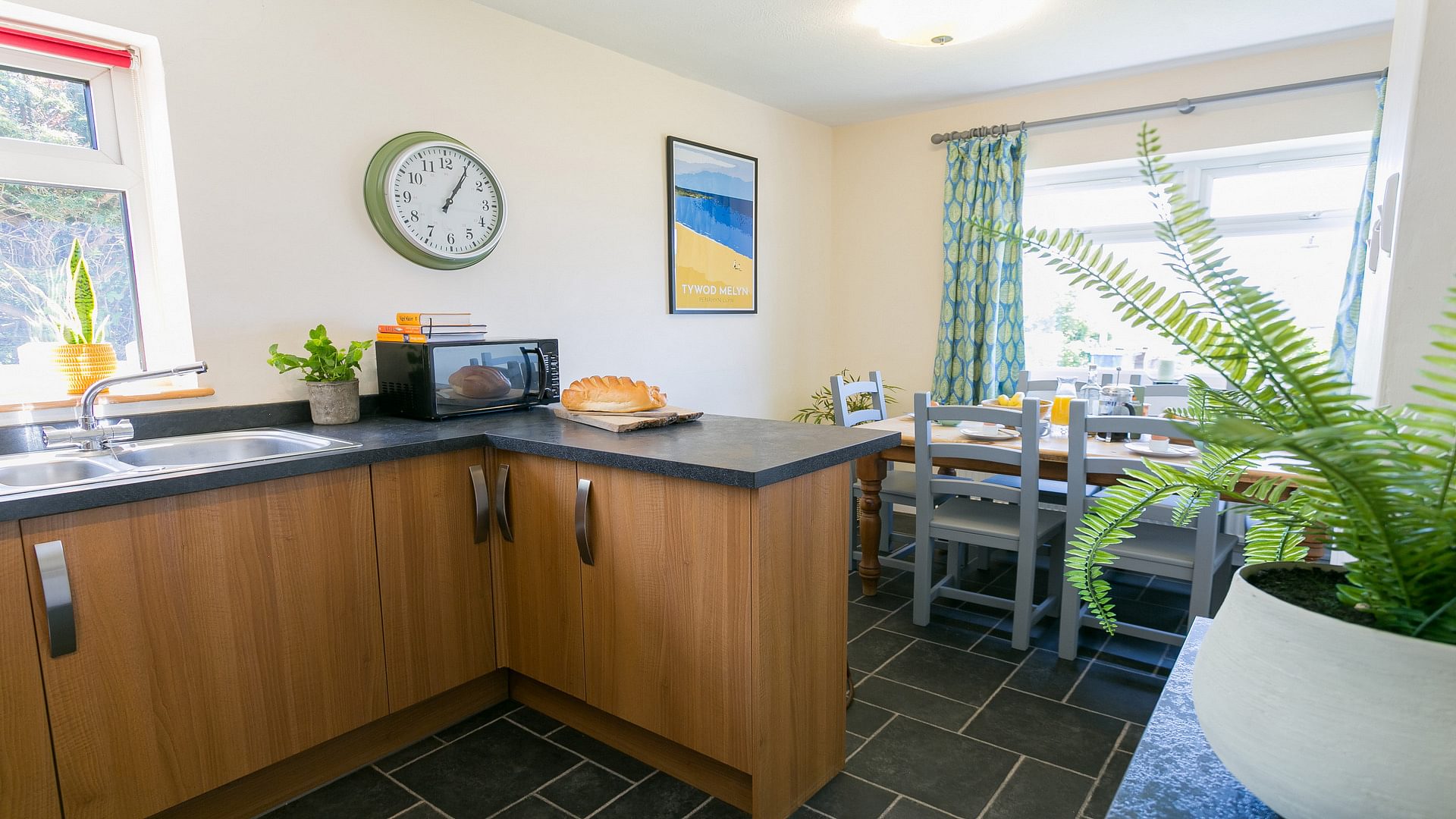 Cae Calch Morfa Nefyn Gwynedd LL536 BB kitchen dining 1920x1080