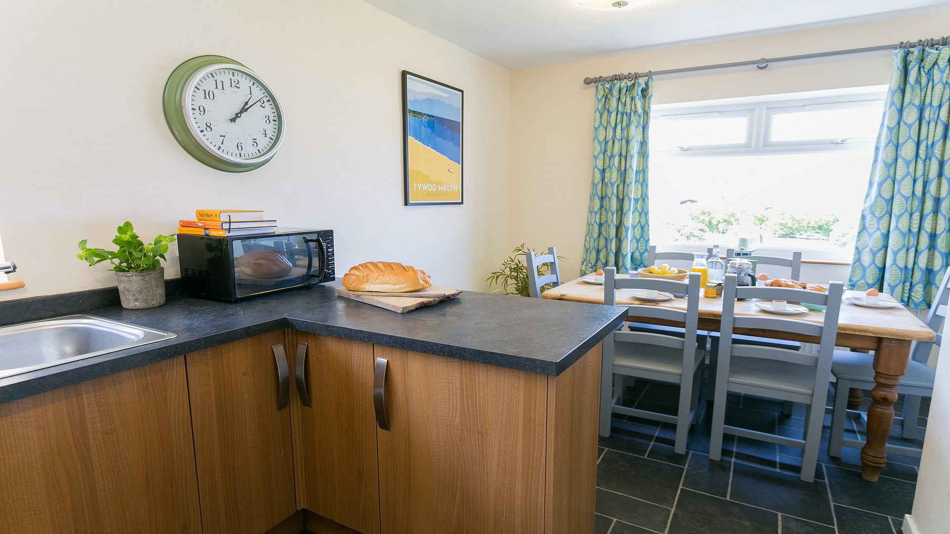 Cae Calch Morfa Nefyn Gwynedd LL536 BB kitchen dining too 1920x1080