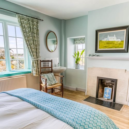 Cae Llyn Rhoscolyn Anglesey RS master bedroom 3 1920x1080
