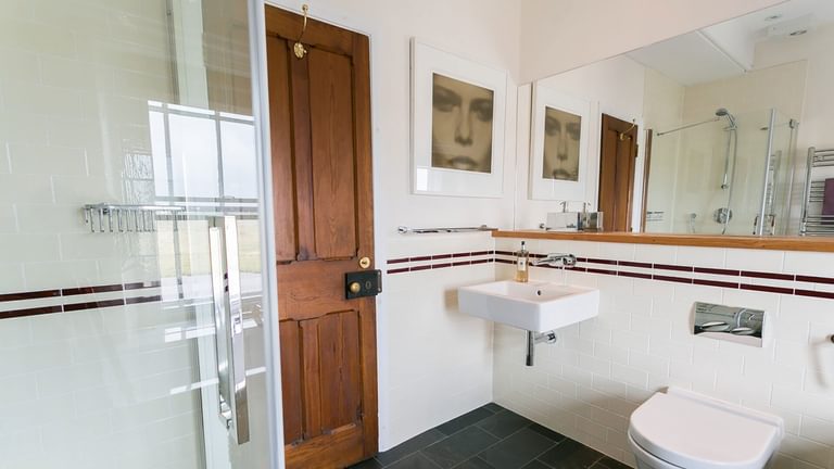 Capel Seion Cwyfan Aberffraw Anglesey family bathroom with shower 1920x1080