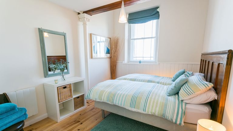 Capel Seion Cwyfan Aberffraw Anglesey twin bedroom 1920x1080