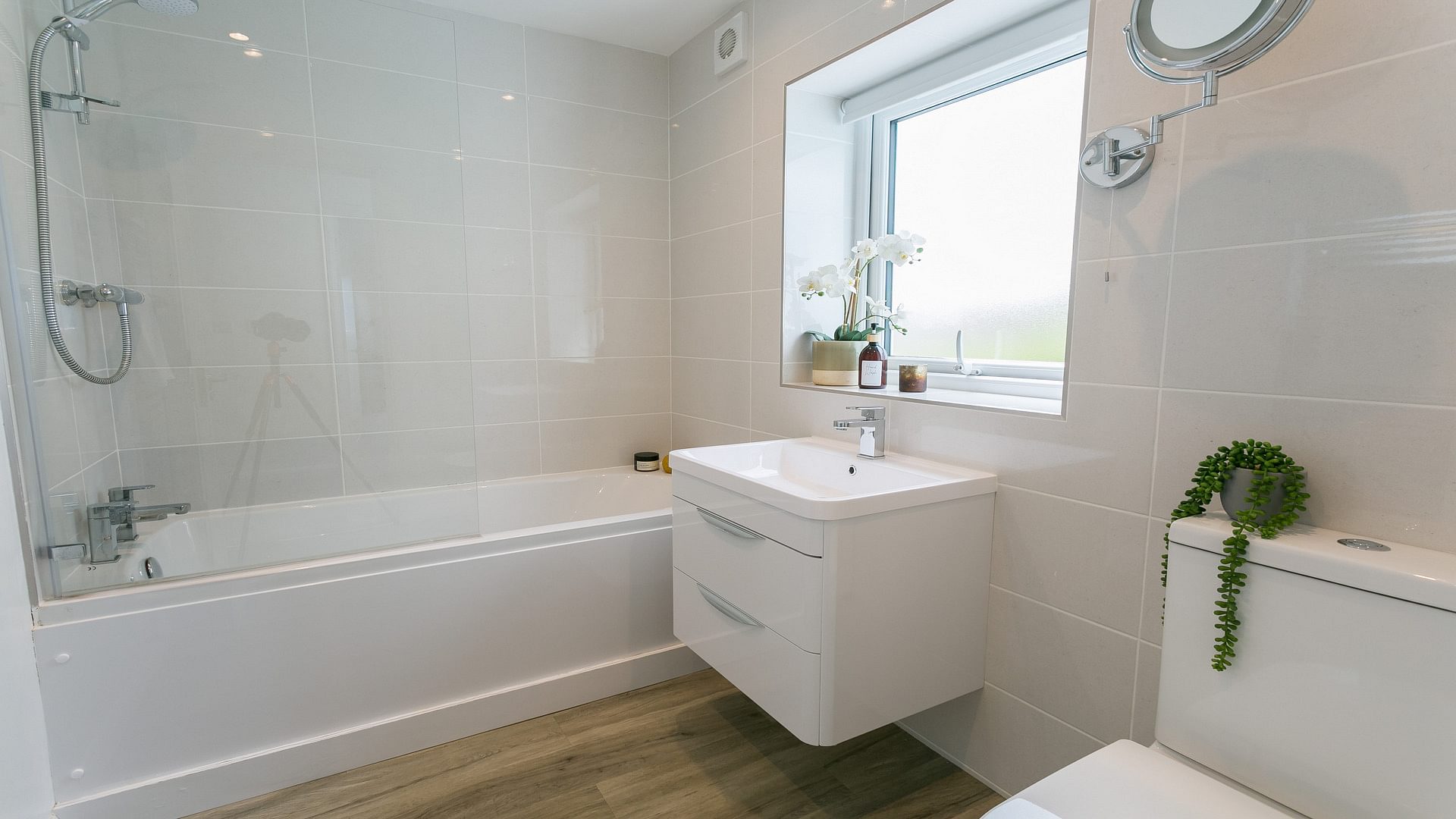 Ceg Y Bae Caeau Capel Rhodfar Mor Nefyn Gwynedd LL53 6 EB bathroom 1920x1080