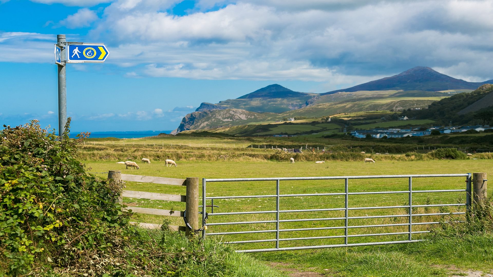 Ceg Y Bae Caeau Capel Rhodfar Mor Nefyn Gwynedd LL53 6 EB gate 1920x1080