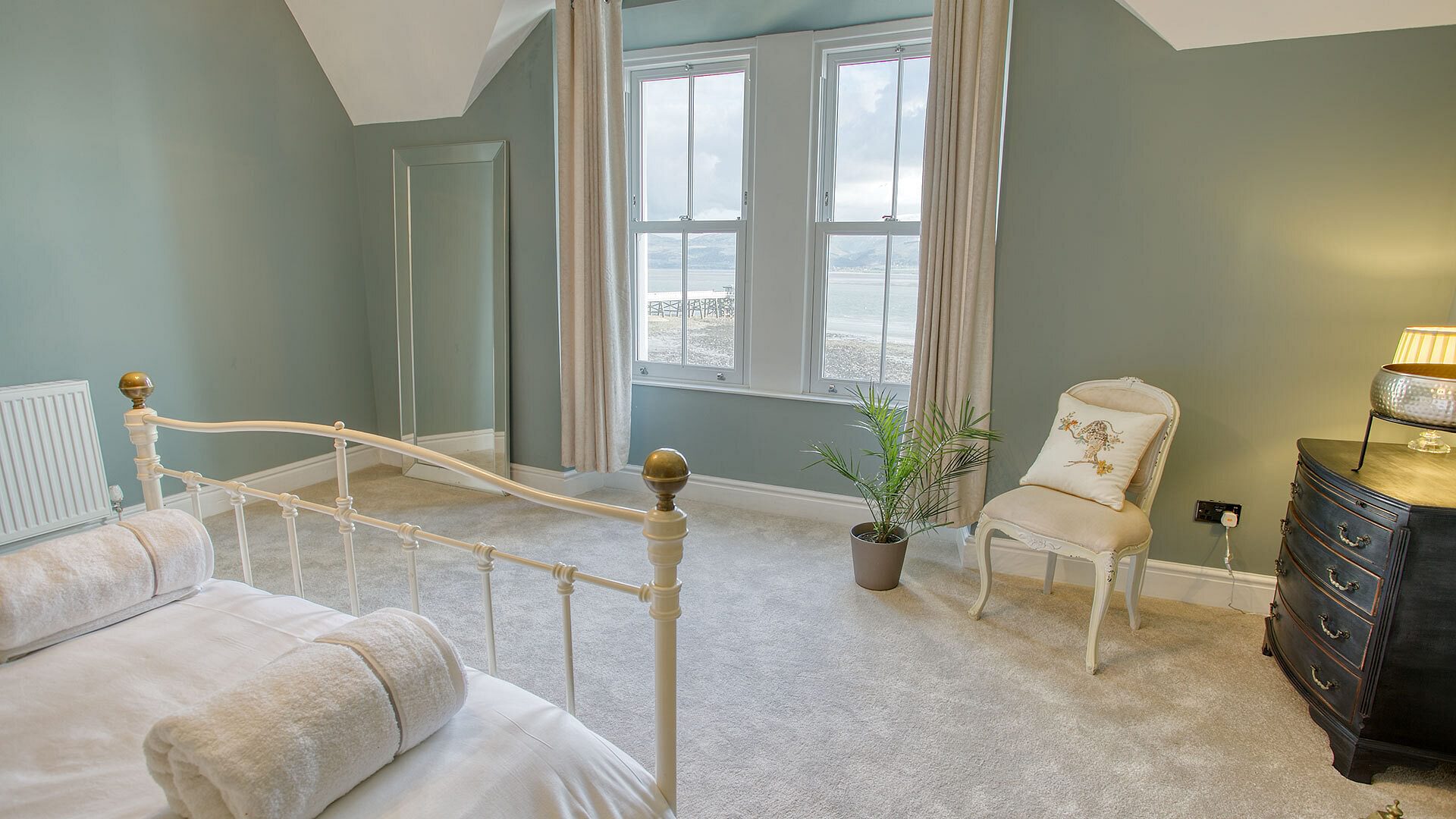 Craig Hyfryd Beaumaris Anglesey green bedroom 1920x1080