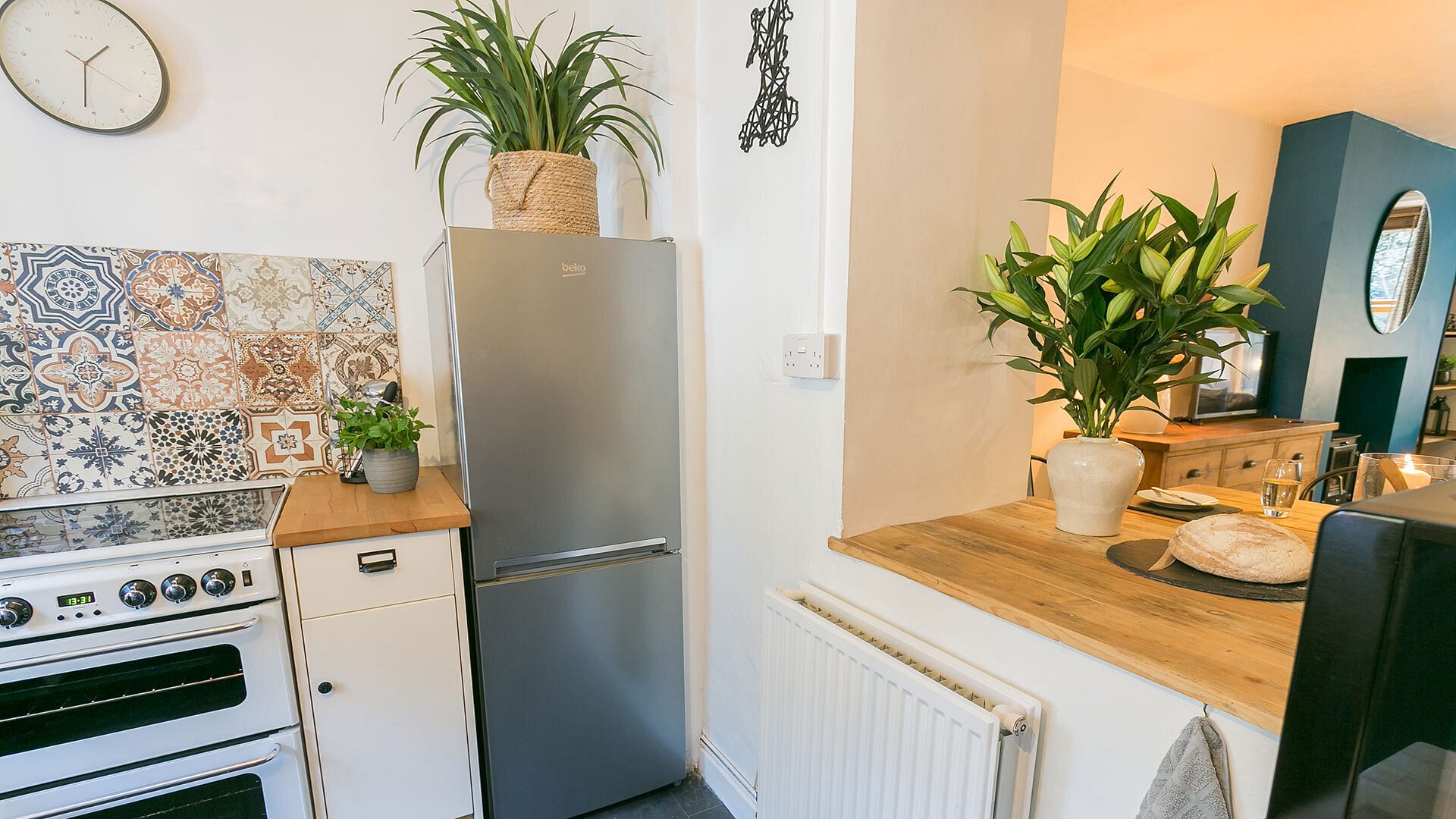 Cuddfan Llanberis Snowdonia kitchen through sitting room 1920x1080