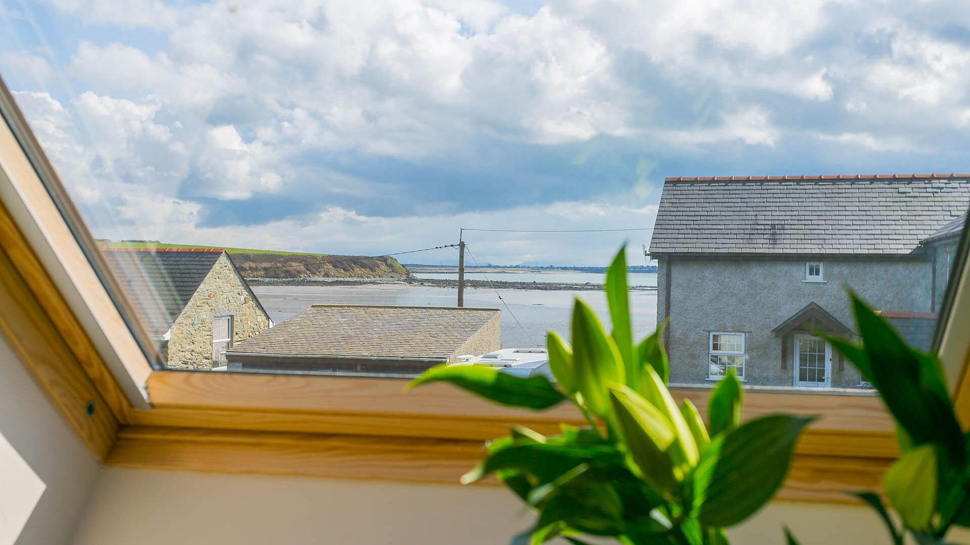 Cwt Drecs Church Bay Anglesey window view 1920x1080