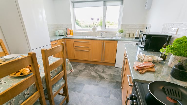 Cwter Hywel Llanerchymedd Anglesey kitchen 4 1920x1080