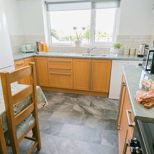 Cwter Hywel Llanerchymedd Anglesey kitchen 4 1920x1080