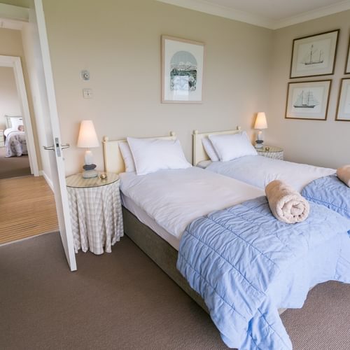 Ael Y Bryn Malltraeth Anglesey master bedroom to twin room