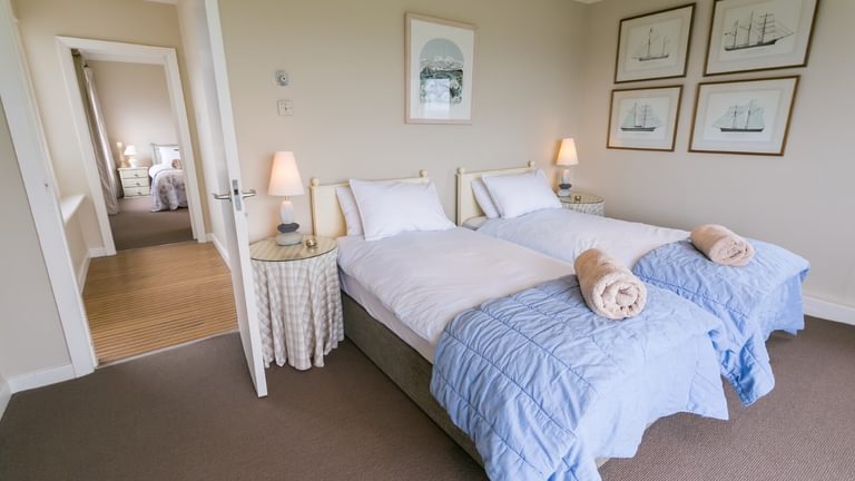 Ael Y Bryn Malltraeth Anglesey master bedroom to twin room