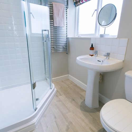 Ael Y Bryn Malltraeth Anglesey family shower room