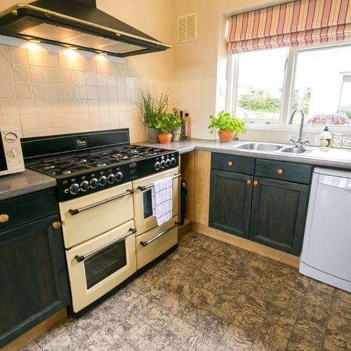 Ael Y Bryn Malltraeth Anglesey large range cooker