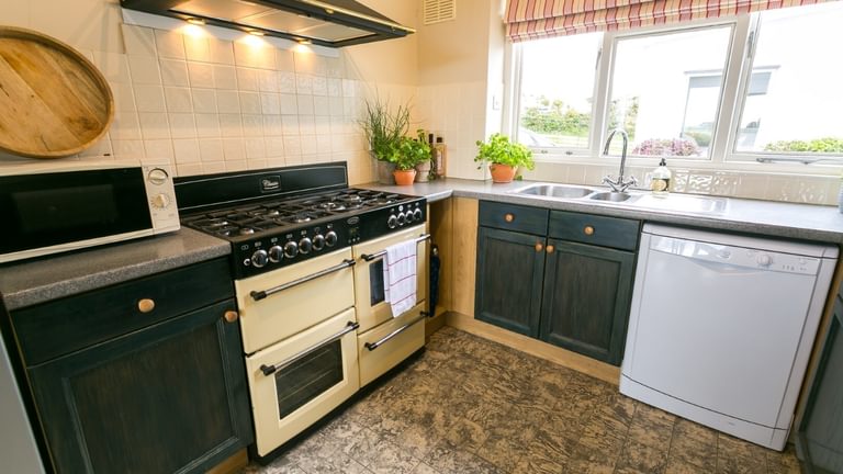 Ael Y Bryn Malltraeth Anglesey large range cooker