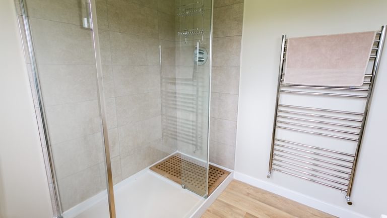 Ael Y Bryn Malltraeth Anglesey shower room ensuite