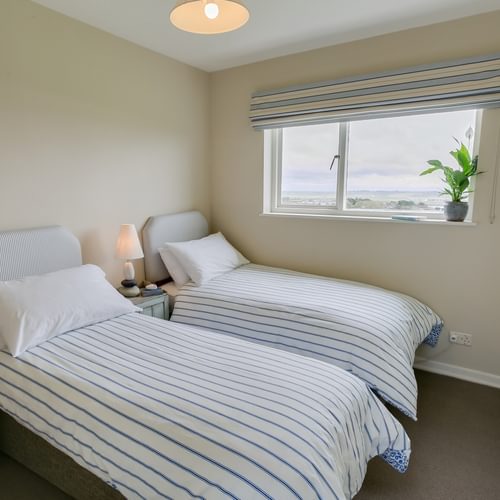 Ael Y Bryn Malltraeth Anglesey twin bedroom