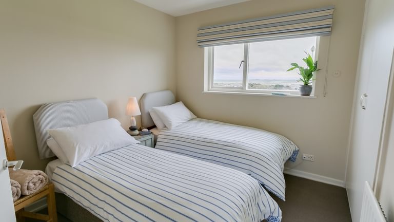 Ael Y Bryn Malltraeth Anglesey twin bedroom