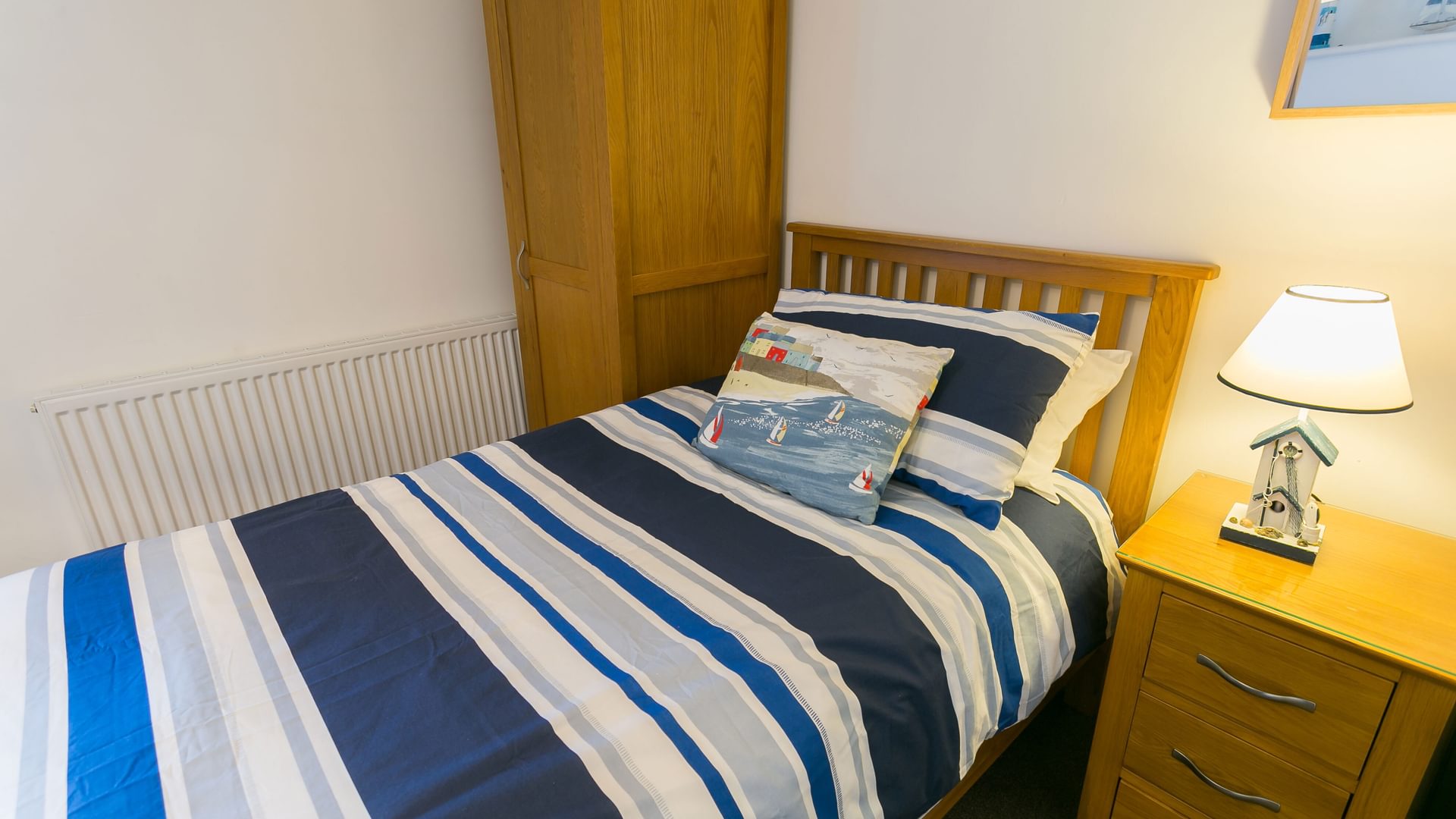 BH Sailors Return twin bedroom