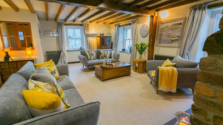 Boltholes and Hideaways 10 Bunkers Hill Beaumaris dog friendly sitting room from kitchen 1620