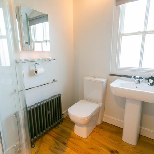 Boltholes and Hideaways 10 Bunkers Hill Beaumaris family bathroom separate shower 1620