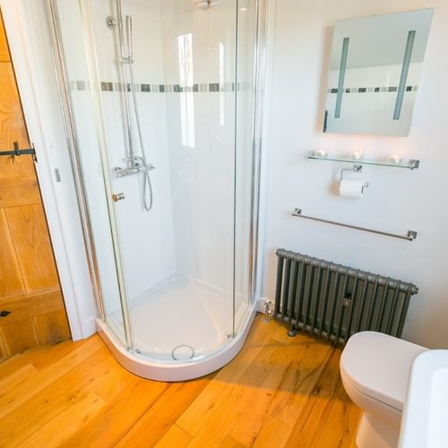 Boltholes and Hideaways 10 Bunkers Hill Beaumaris family bathroom shower to door 1620