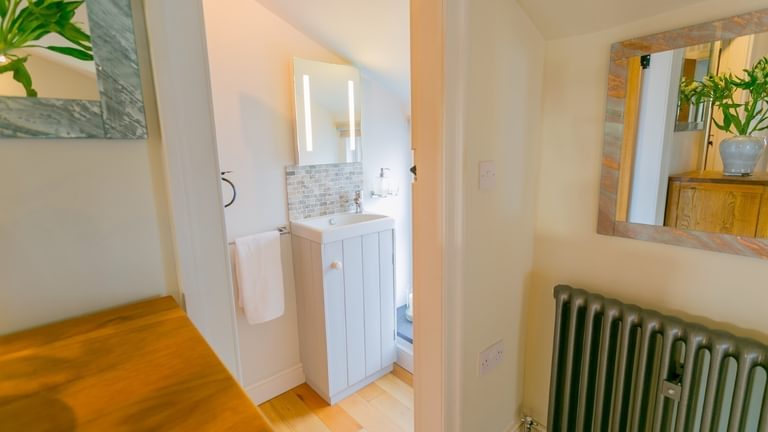 Boltholes and Hideaways 10 Bunkers Hill Beaumaris master bedroom en suite lavatory with basin 1620