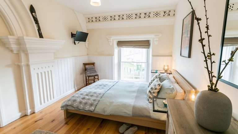 Boltholes and Hideaways Capel Seion Cwyfan King bedroom 1