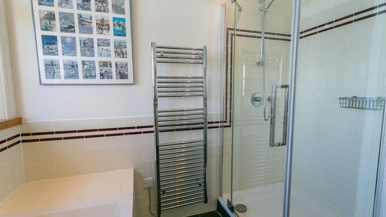 Boltholes and Hideaways Capel Seion Aberffraw Cribinau family bathroom with separate shower cubicle