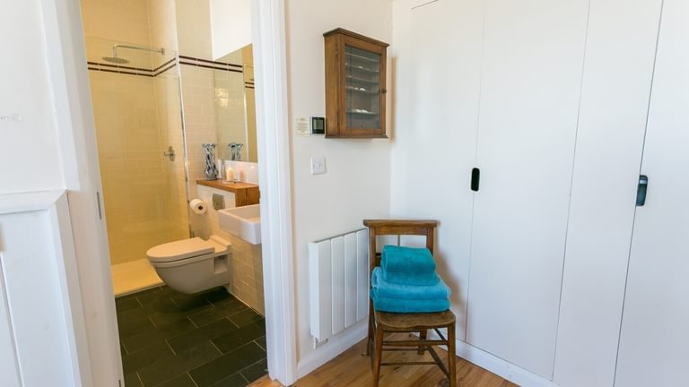 Boltholes and Hideaways Capel Seion Aberffraw Cribinau king bedroom I with en suite shower room