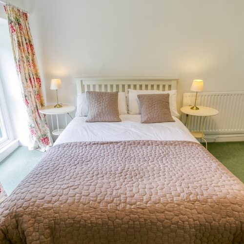 Boltholes and Hideaways Anglesey Plas Lligwy double bed and window
