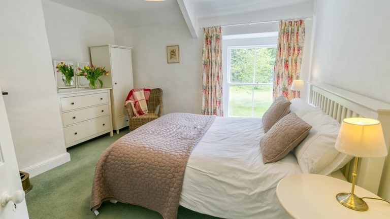Boltholes and Hideaways Anglesey Plas Lligwy double bedroom