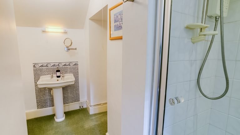 Boltholes and Hideaways Anglesey Plas Lligwy shower to basin